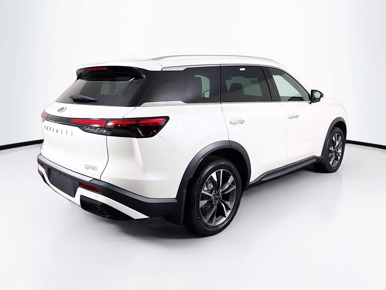 Used 2023 Majestic White INFINITI LUXE image 11