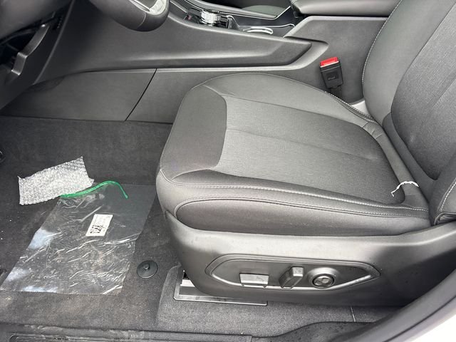 New 2027 Bright White Clear-Coat Paint Jeep Laredo X image 9