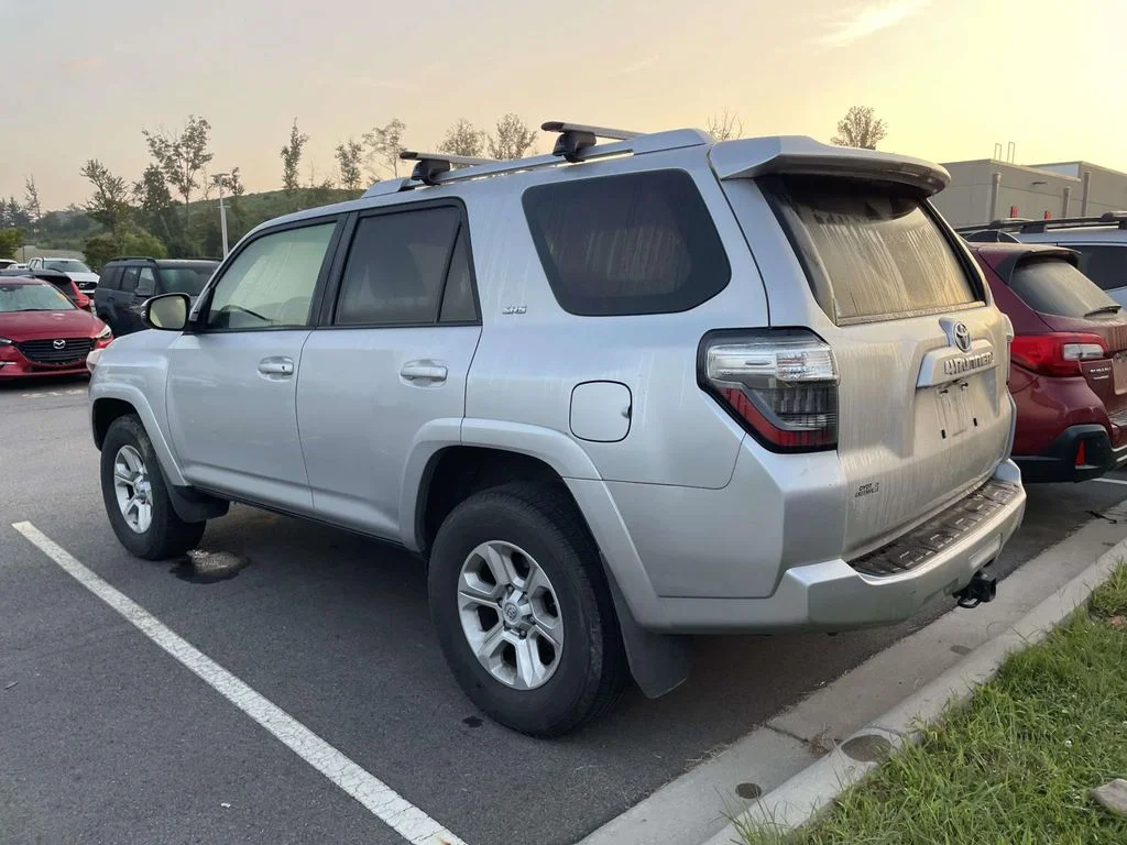 Used 2017 Classic Silver Metallic Toyota SR5 Premium image 3