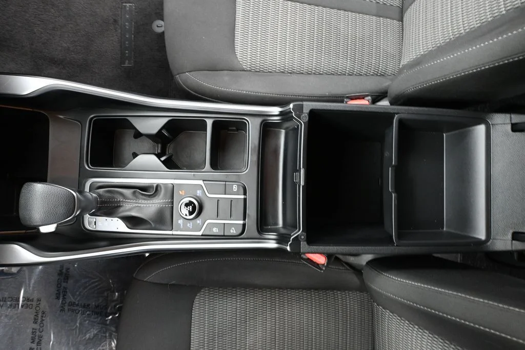2023 Kia Sorento LX - Photo 33