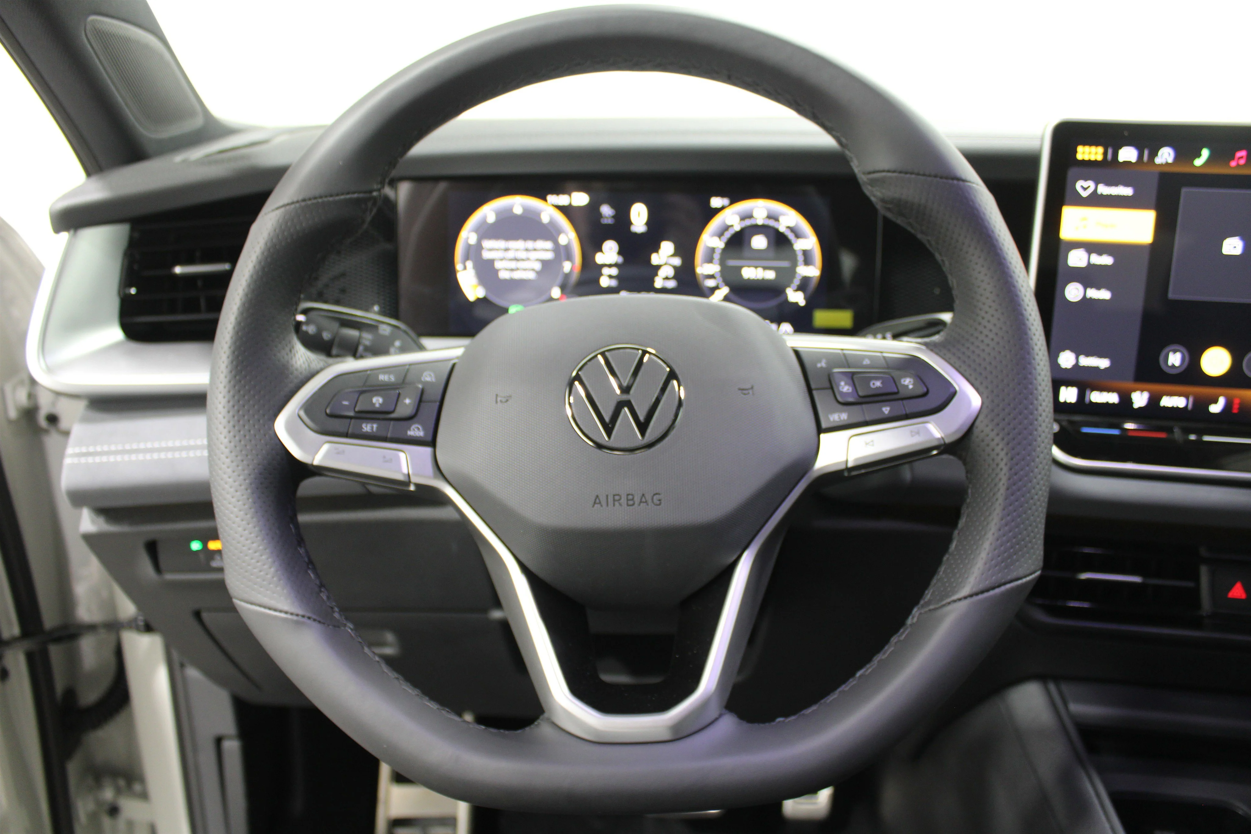 New 2026 Sandstone Volkswagen SE R-Line Black image 9