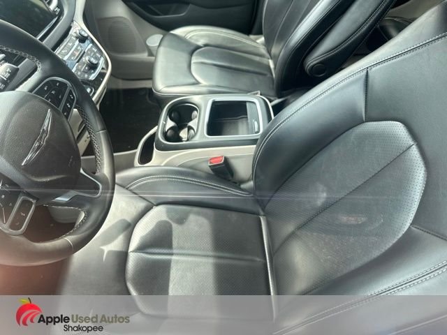 Used 2023 Black Chrysler Touring L image 3