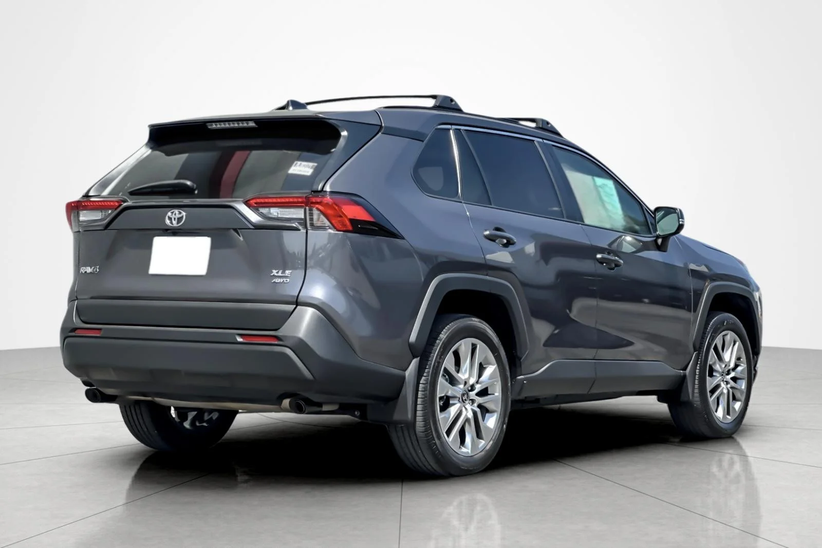 Certified Used 2022 MAGNETIC GRAY Toyota XLE Premium image 5