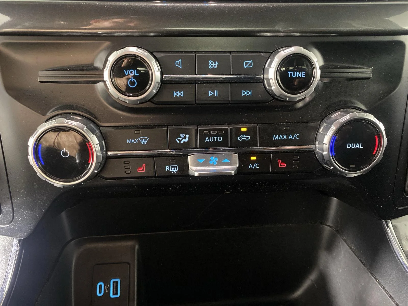 Used 2023 Agate Black Ford XLT image 29
