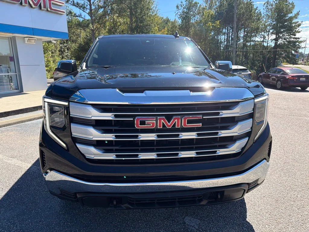 Used 2022 ONYX BLACK GMC SLE image 8