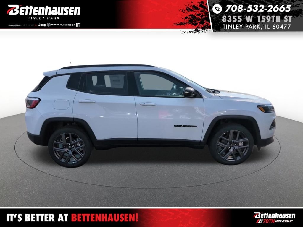 New 2026 Bright White Clear-Coat Exterior Paint Jeep Latitude image 4