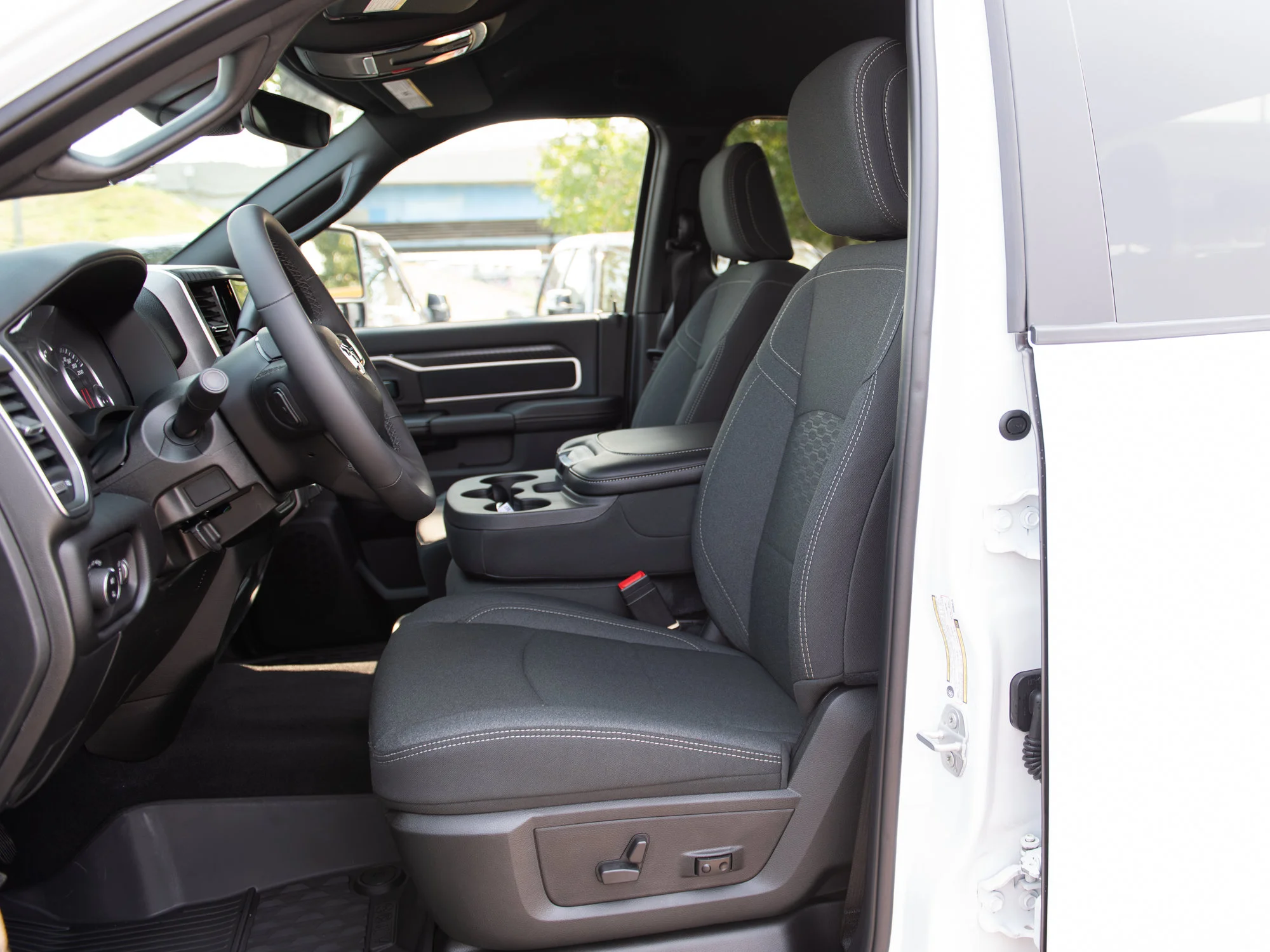 New 2027 White RAM Big Horn* Crew Cab 4x4, 8