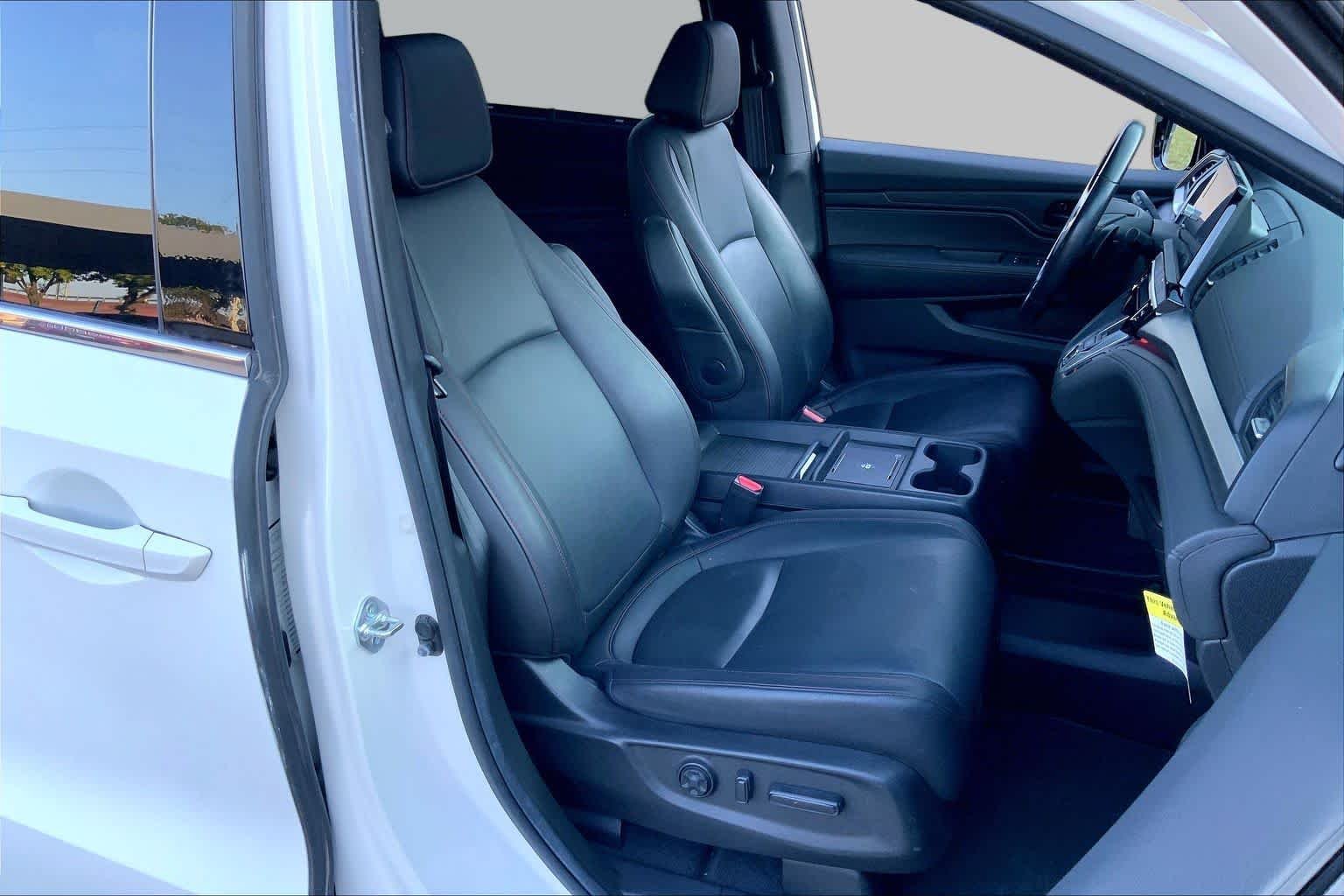 Used 2025 Platinum White Pearl Honda Sport-L image 8