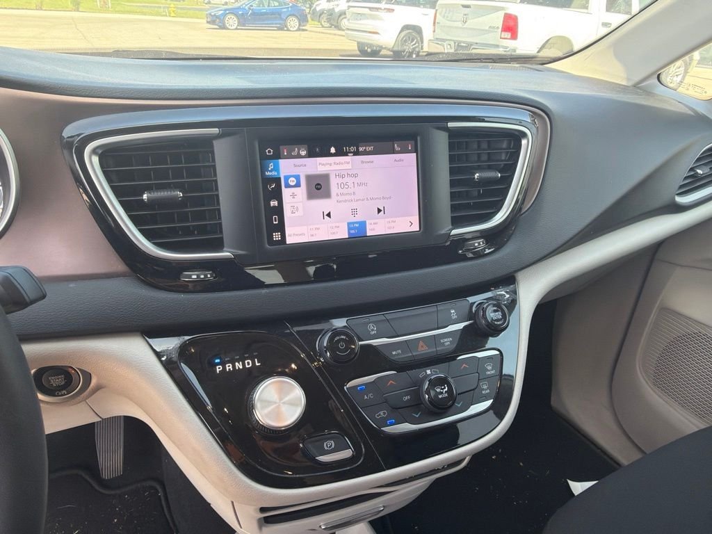 Used 2023 White Chrysler LX image 11