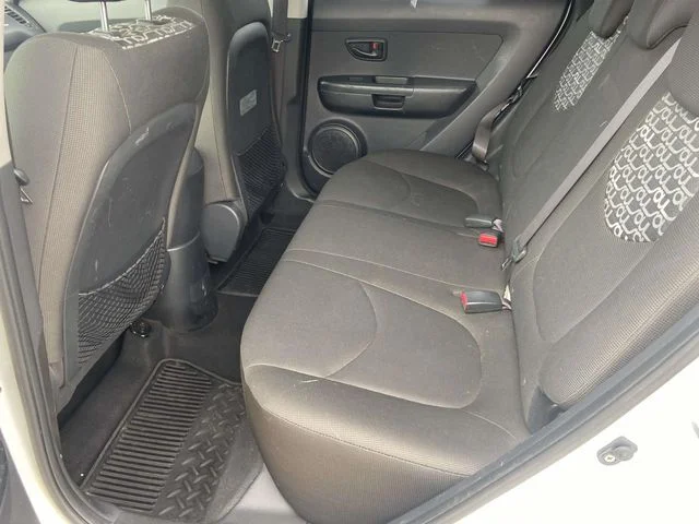 Used 2010 Clear White Kia Plus image 8