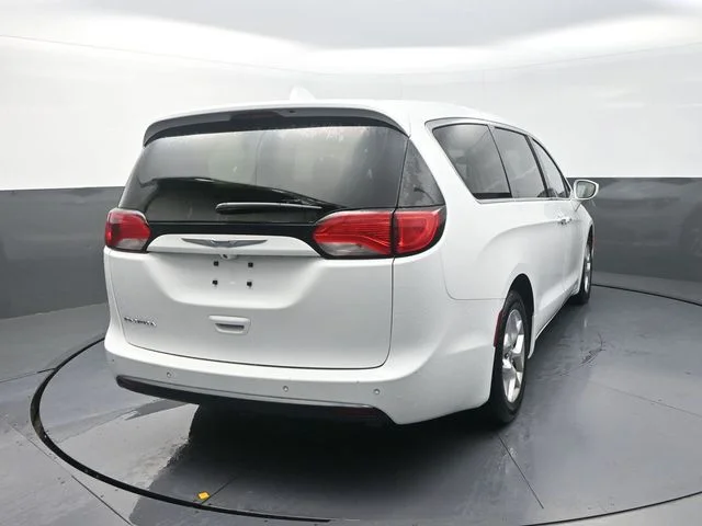 Used 2018 White Chrysler Touring Plus image 8