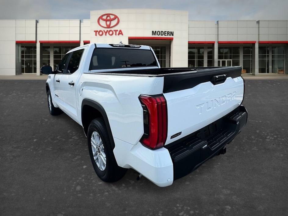Used 2024 Ice Cap Toyota SR5 image 6