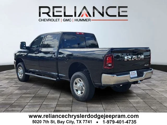 New 2026 Diamond Black Crystal Pearl-Coat Exterior Paint RAM Tradesman image 5
