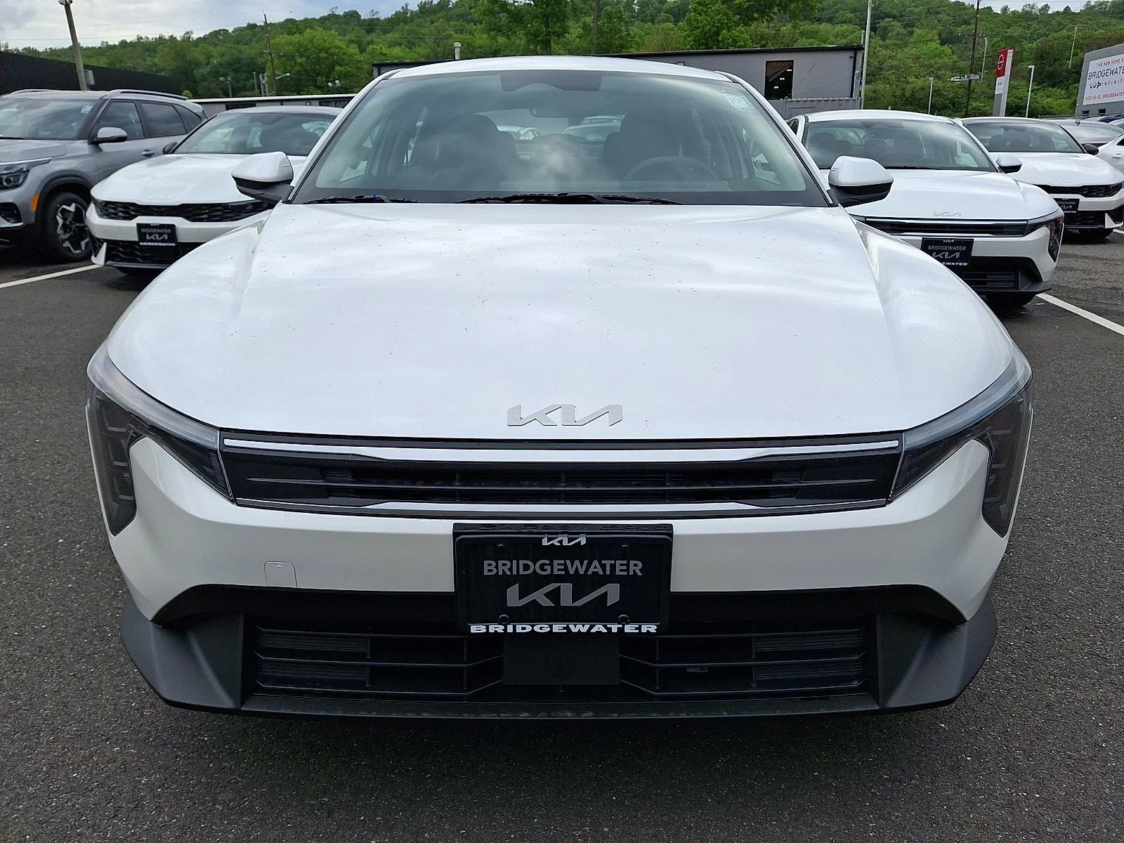 New 2026 Snow White Pearl Kia LX image 2