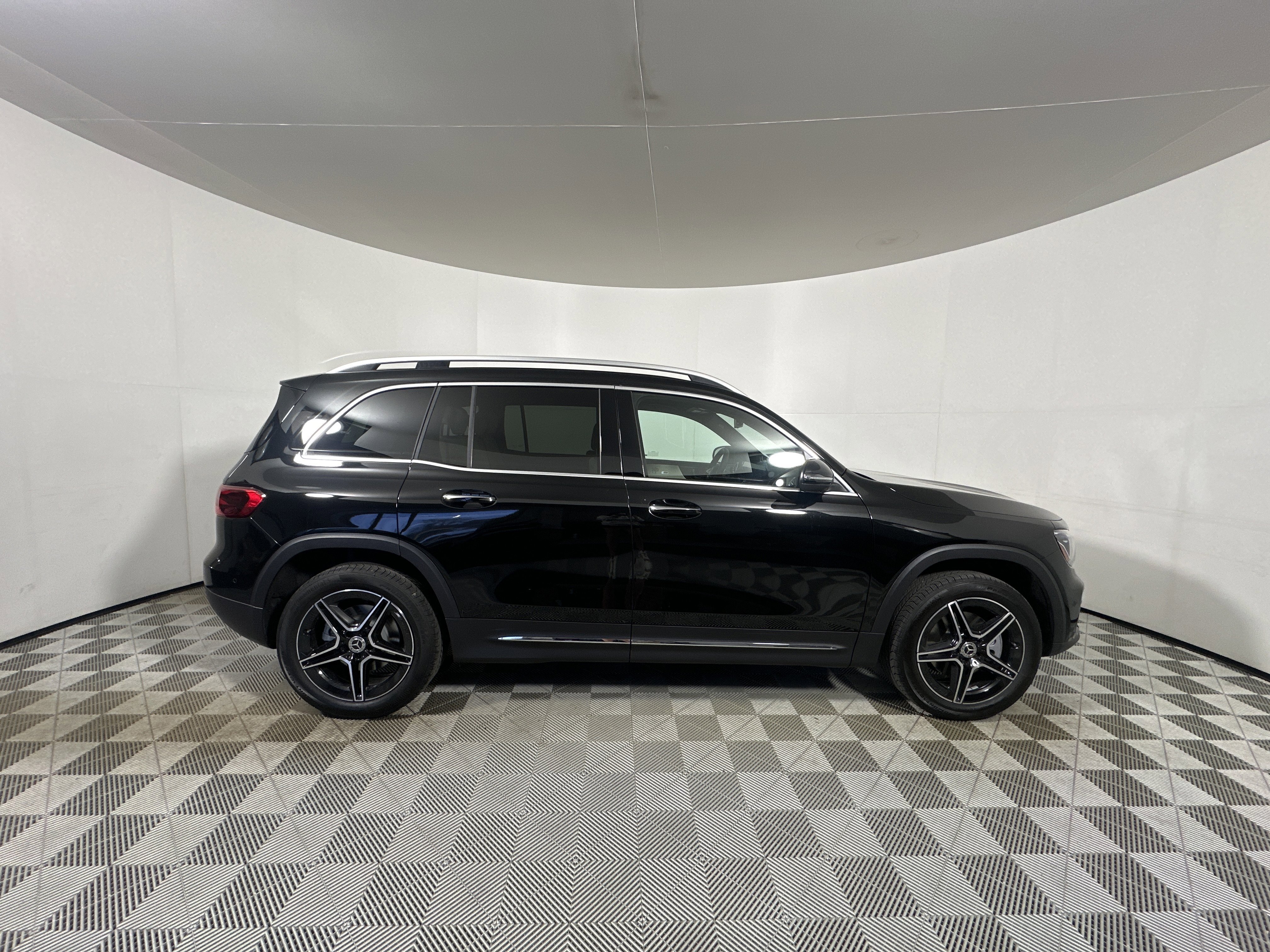 New 2026 Cosmos Black Metallic Mercedes-Benz GLB 250 image 8