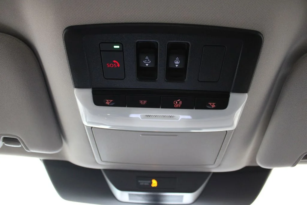 Used 2025  Nissan Platinum image 37