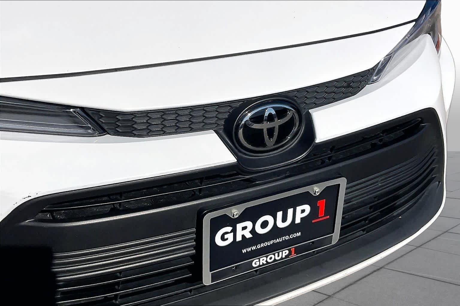 Used 2025 Ice Cap Toyota LE image 29