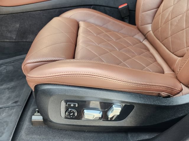 Used 2024 Gray BMW xDrive40i image 27