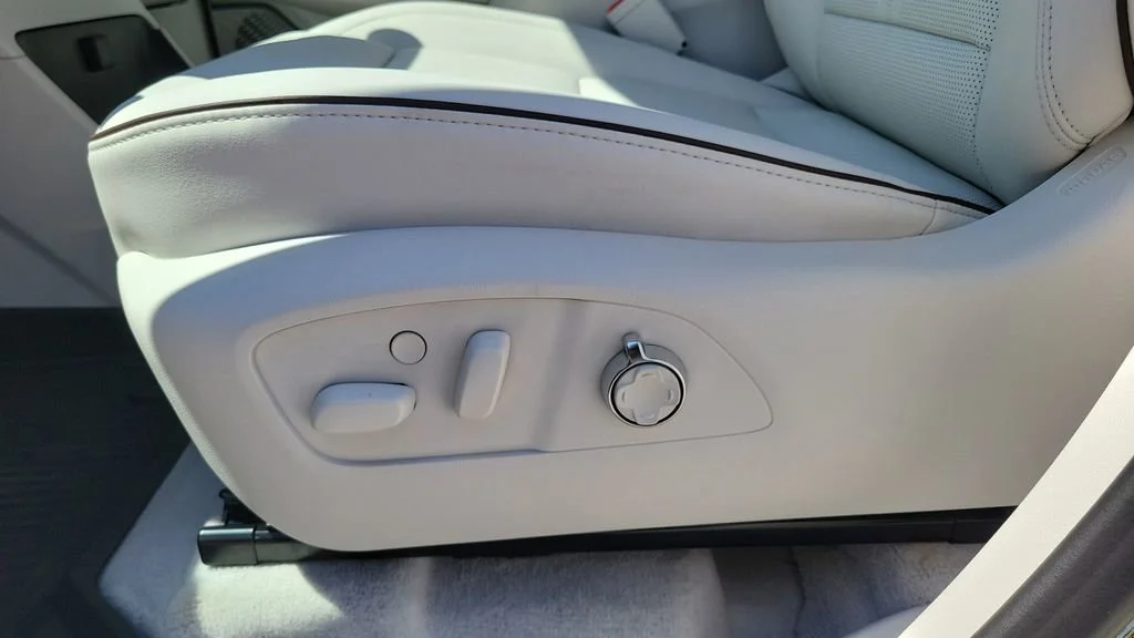 New 2026 Ebony Twilight Metallic Buick Avenir image 19