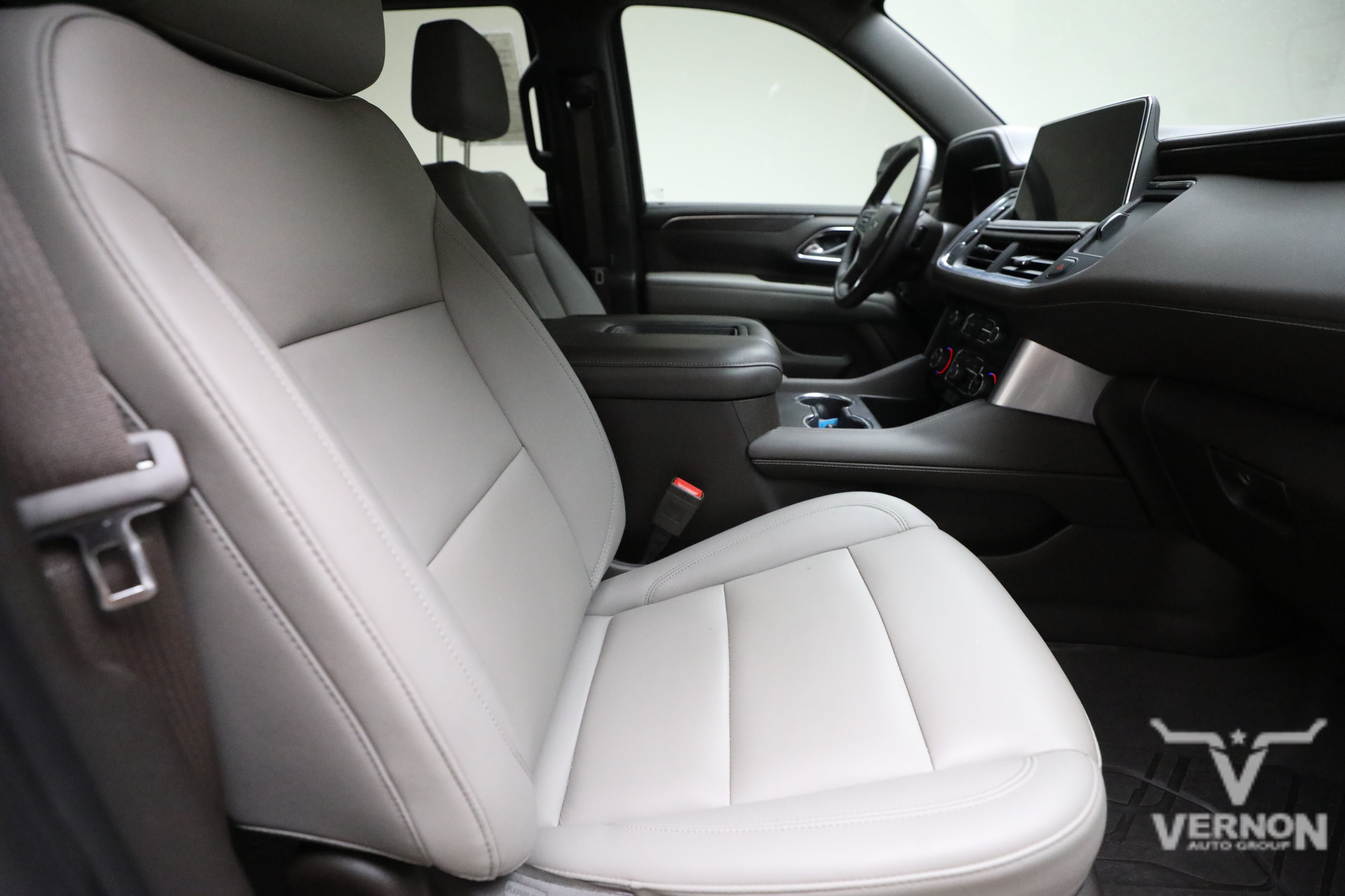 Used 2024 Iridescent Pearl Tricoat Chevrolet Y image 11