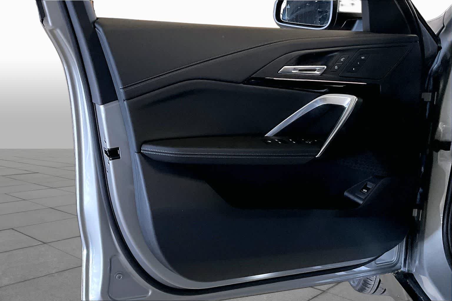 New 2026 Space Silver Metallic BMW xDrive28i image 10
