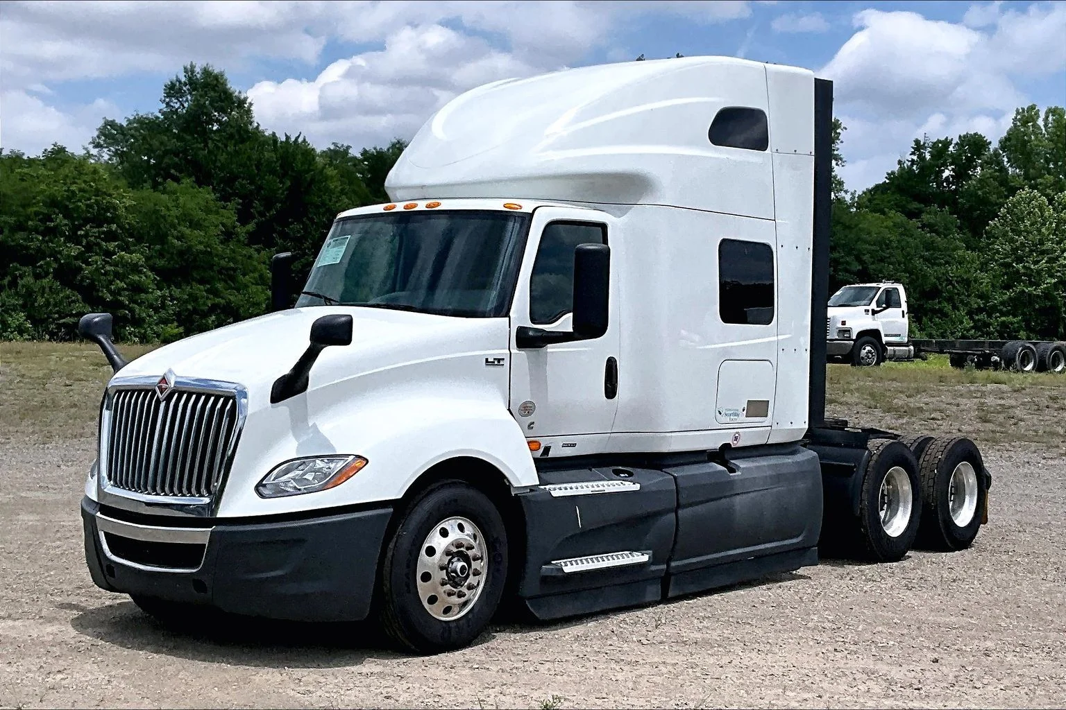 Used 2023 White International  image 2