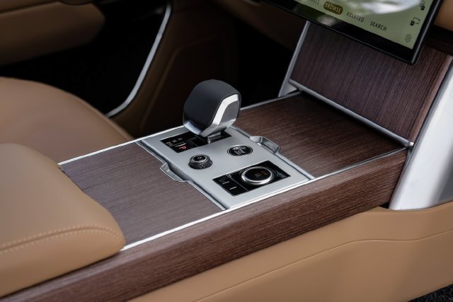 New 2027 Gold Land Rover SE image 34