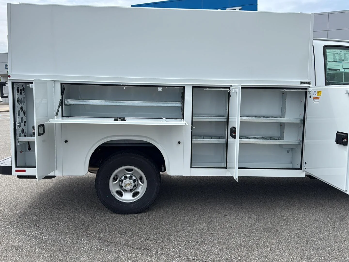 New 2026 Summit White Chevrolet 1WT image 8