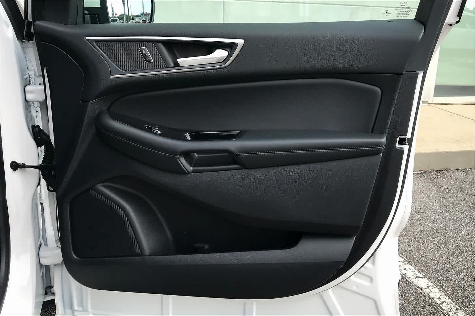 Used 2019 White Platinum Metallic Tri-Coat Ford SEL image 23