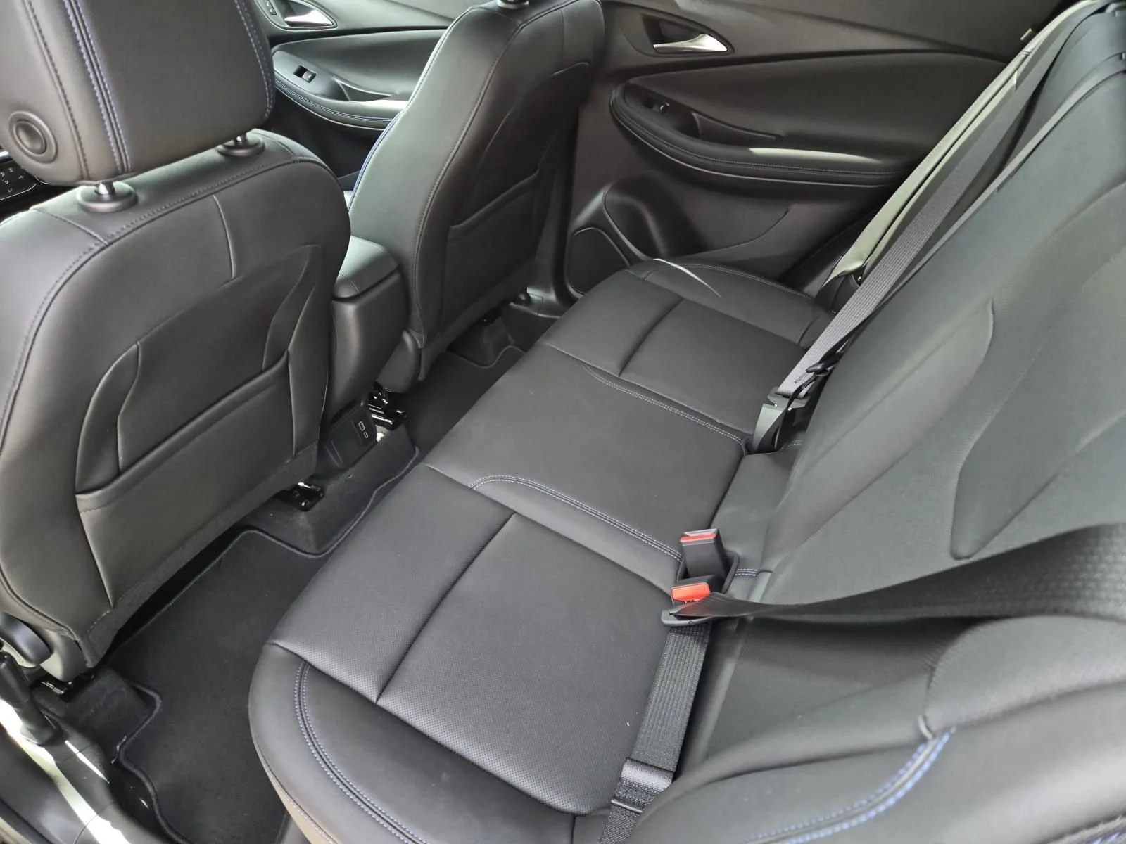 2026 Buick Encore GX Sport Touring - Photo 6