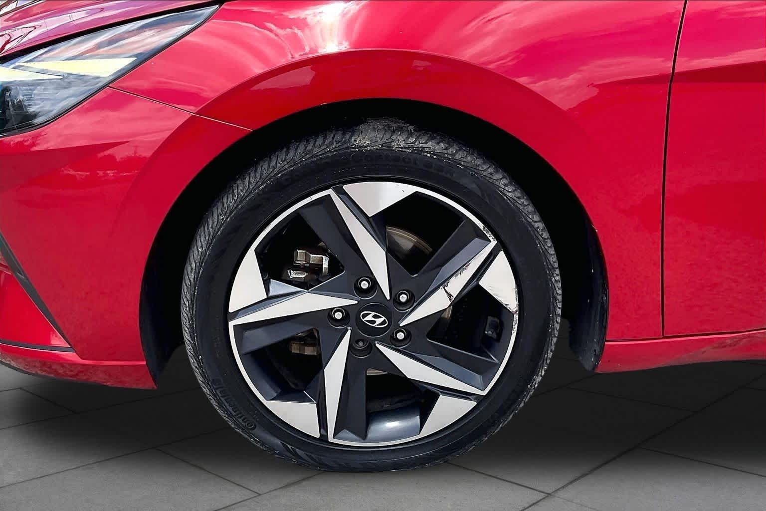 Used 2023 Calypso Red Hyundai SEL image 9
