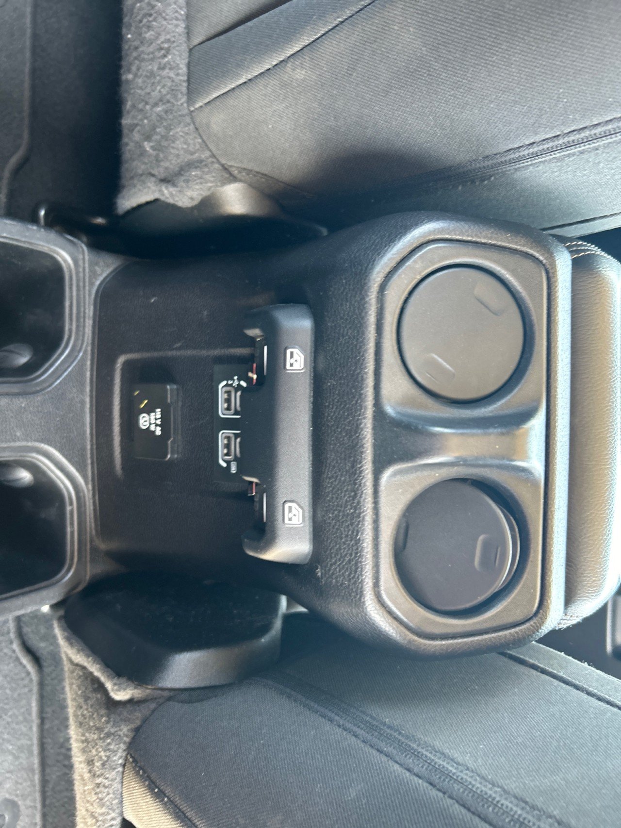 Used 2020 Black Jeep Sahara image 22