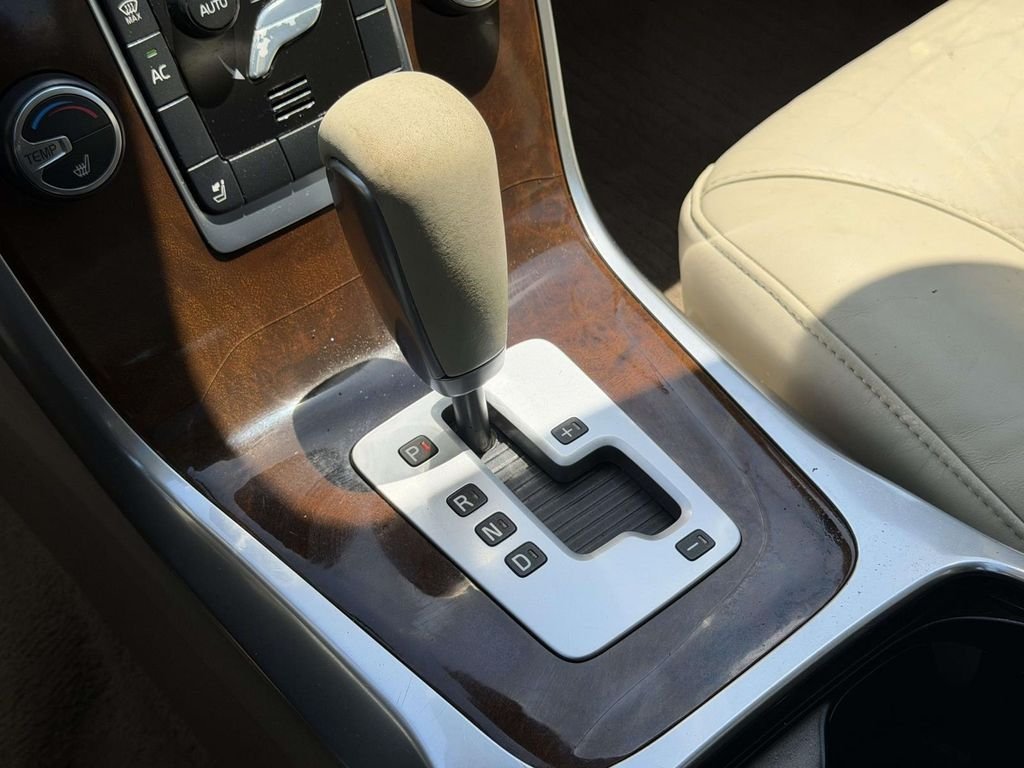 Used 2012 White Volvo 3.2 image 5