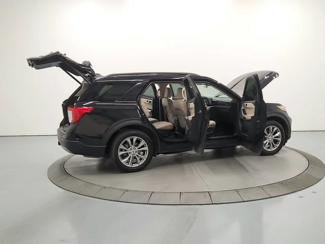 Used 2023 Agate Black Metallic Ford XLT image 16