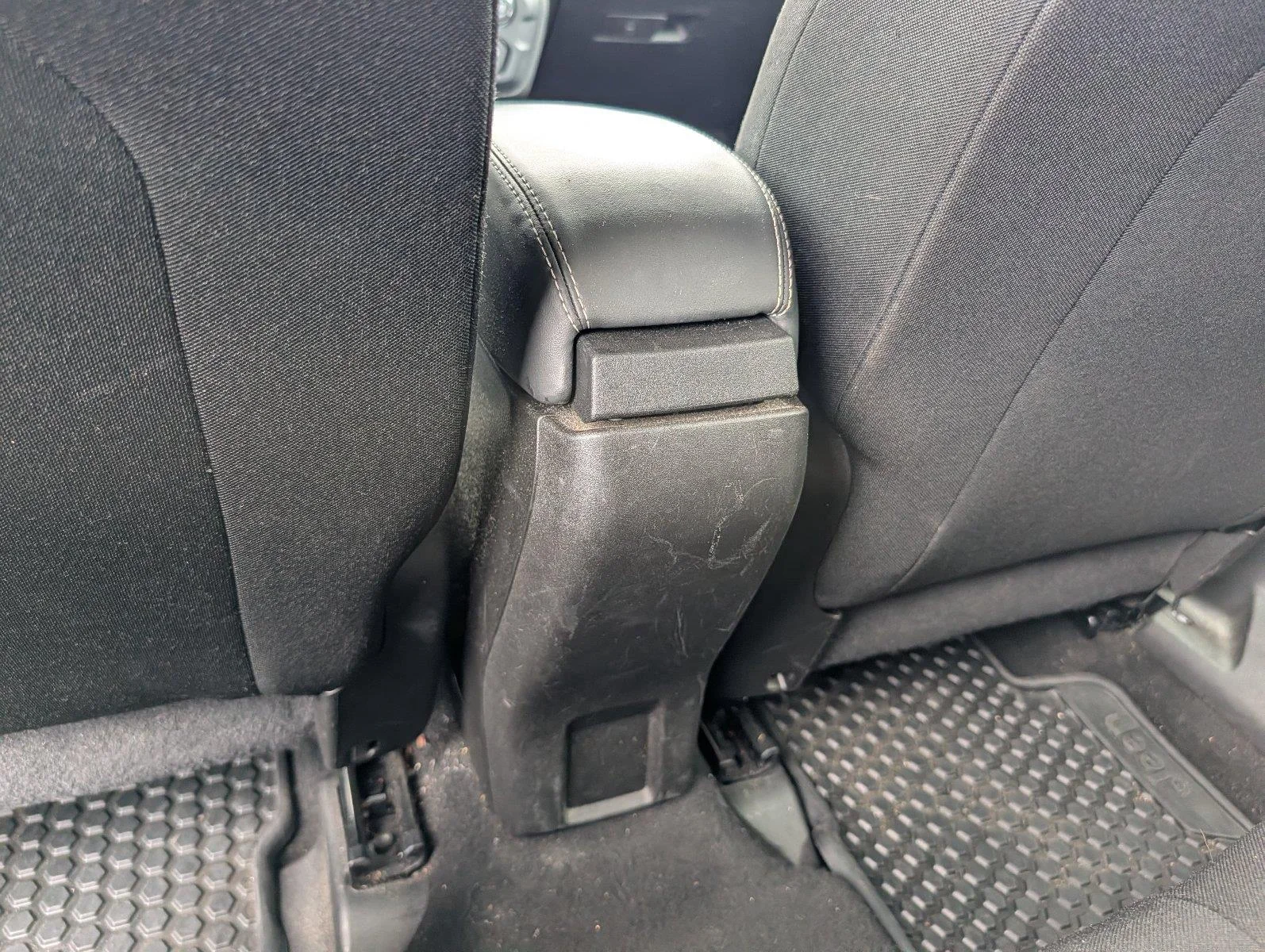 Used 2023 Alpine White Clearcoat Jeep Latitude image 31