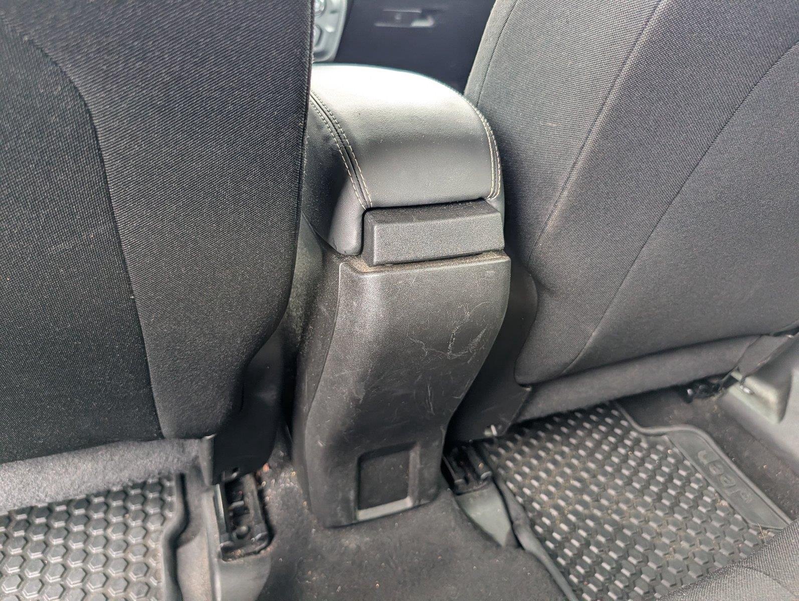 Used 2023 Alpine White Clearcoat Jeep Latitude image 31