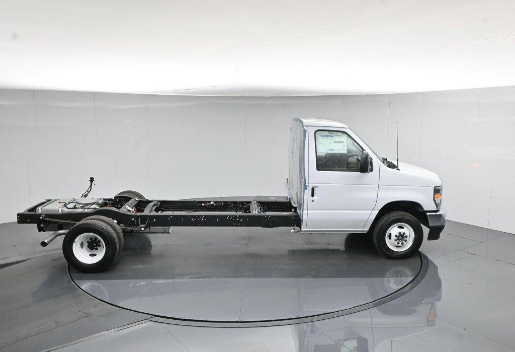 New 2027 White Ford Base image 27