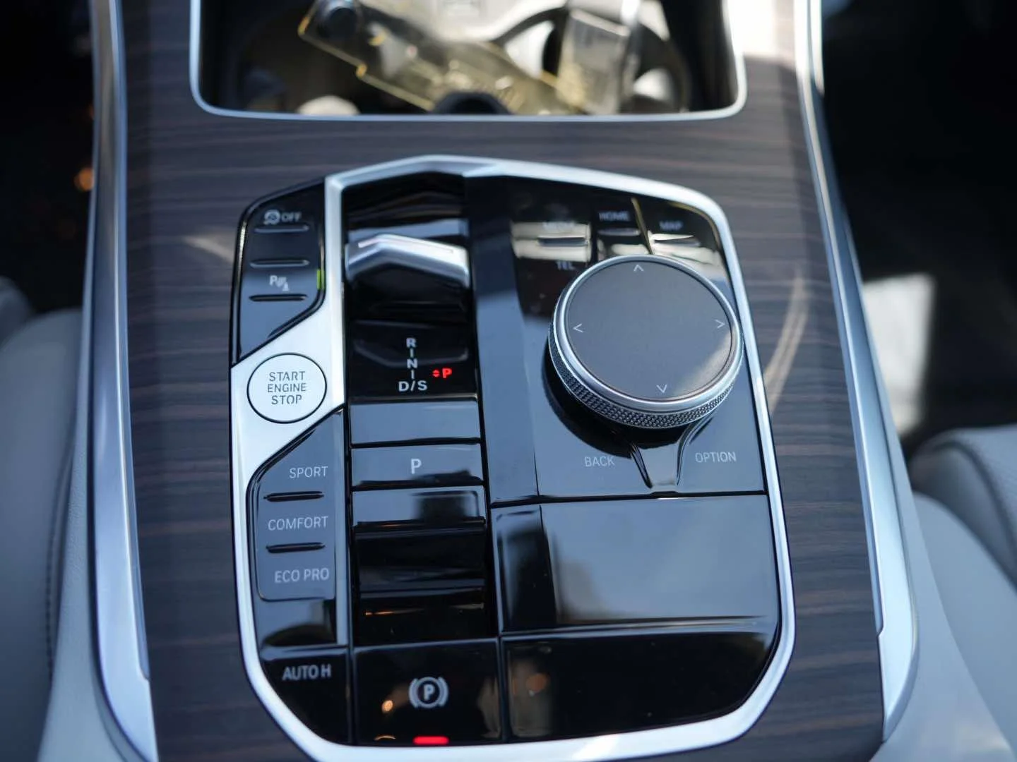 New 2026 Carbon Black Metallic BMW sDrive40i image 19
