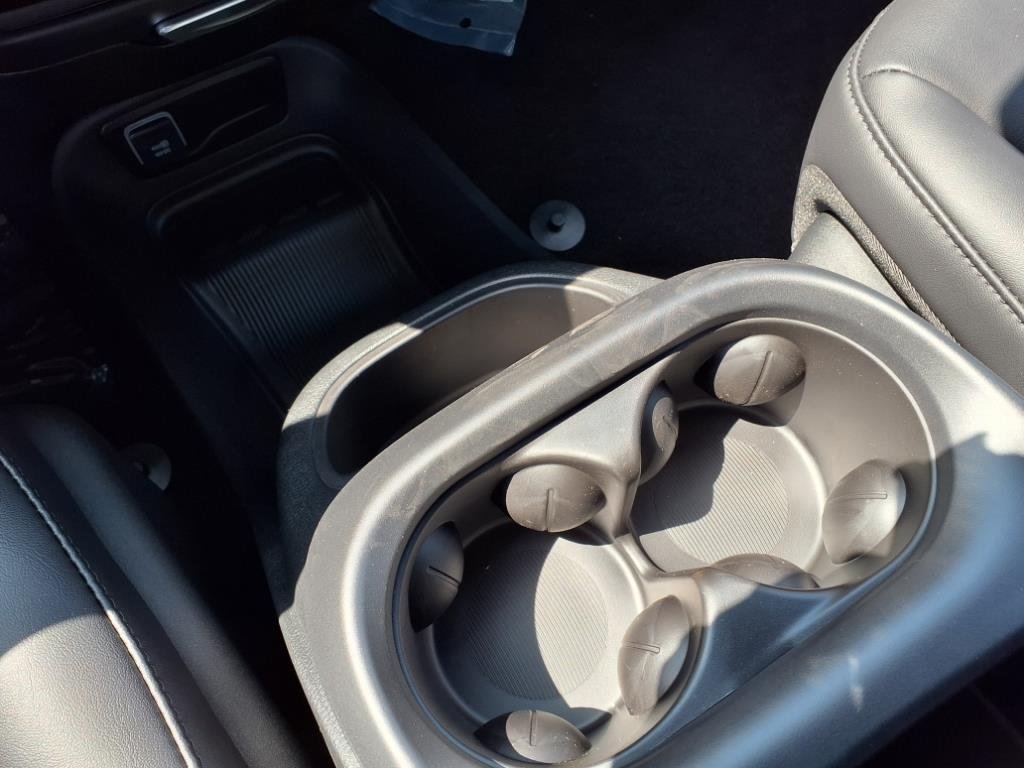 2026 Chrysler Pacifica Select - Photo 17
