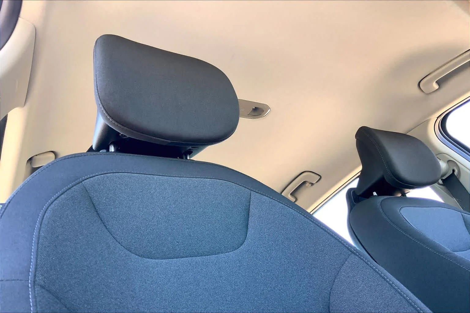 Used 2025 Snow White Pearl Kia LXS image 14