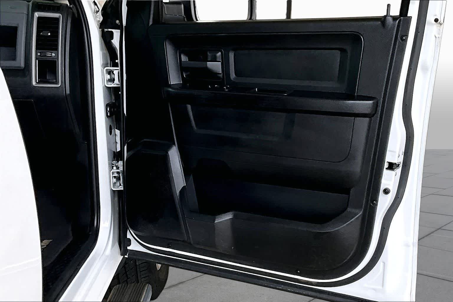 Used 2015 Bright White Clearcoat Ram Express image 21