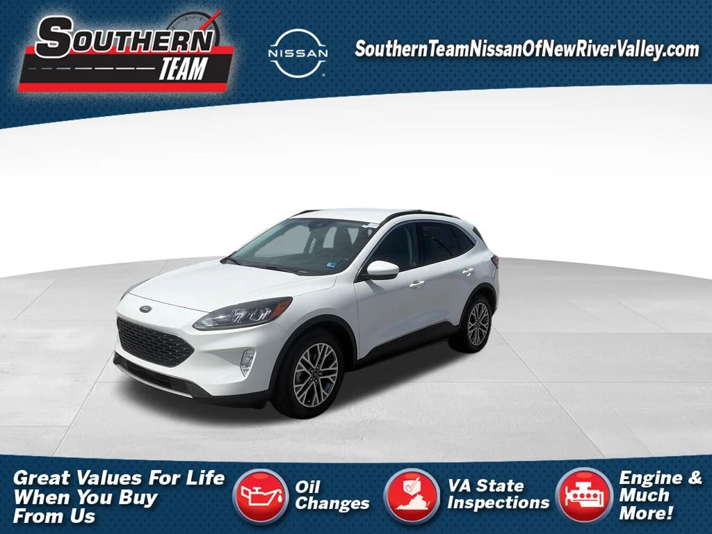 Used 2022 White Ford SEL image 1