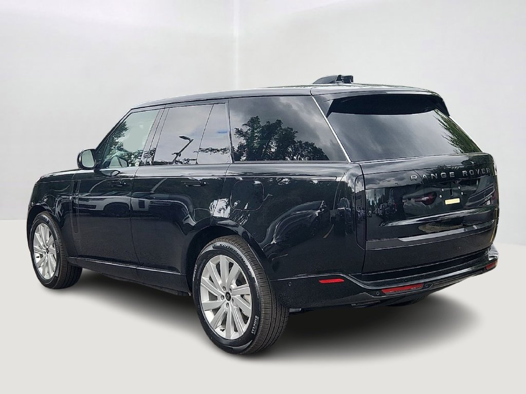 New 2027 Santorini Black Land Rover SE image 4