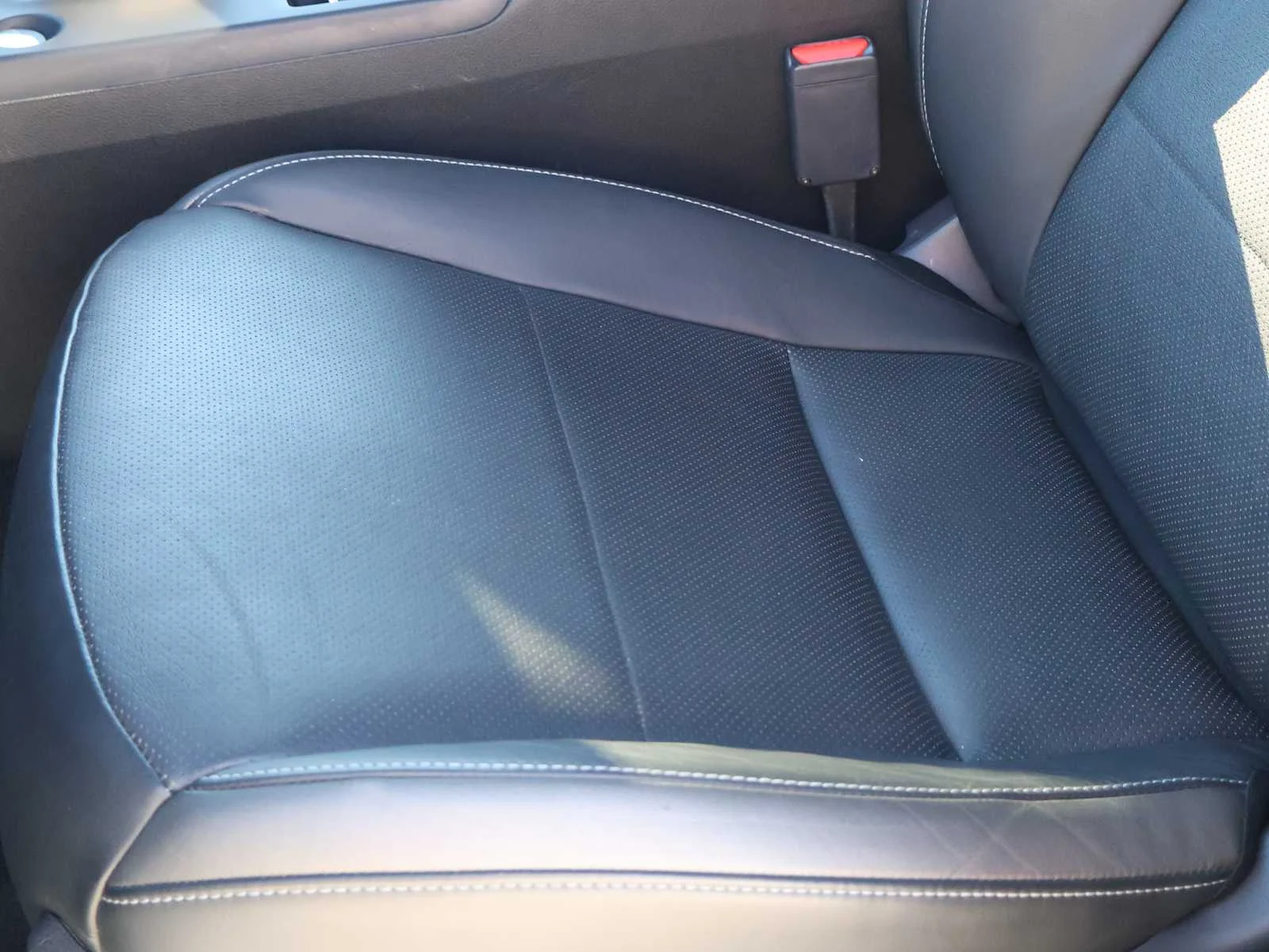 Certified Used 2025 Black Obsidian INFINITI ESSENTIAL image 17