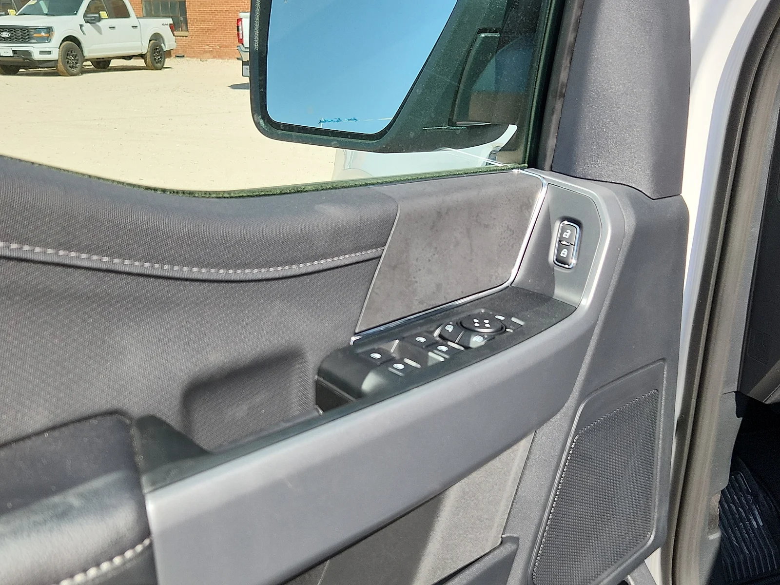 New 2026 Oxford White Ford XLT image 15