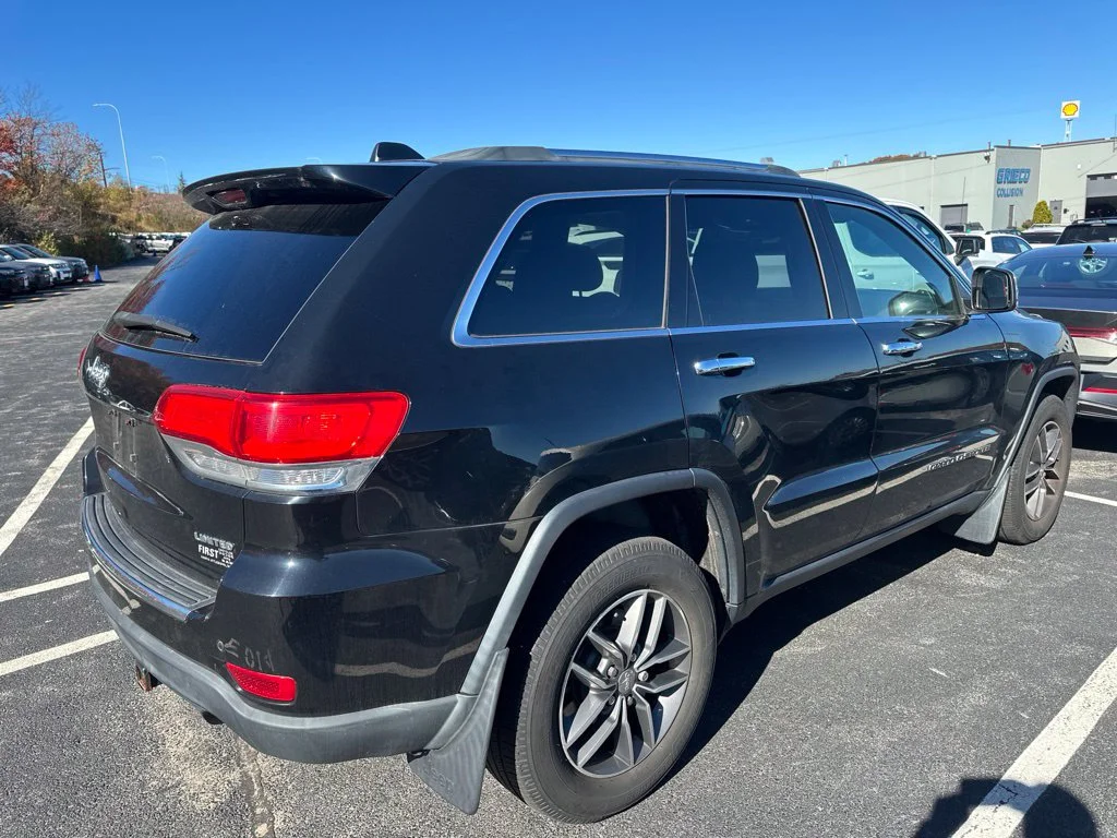 Used 2018 Diamond Black Jeep Limited image 5