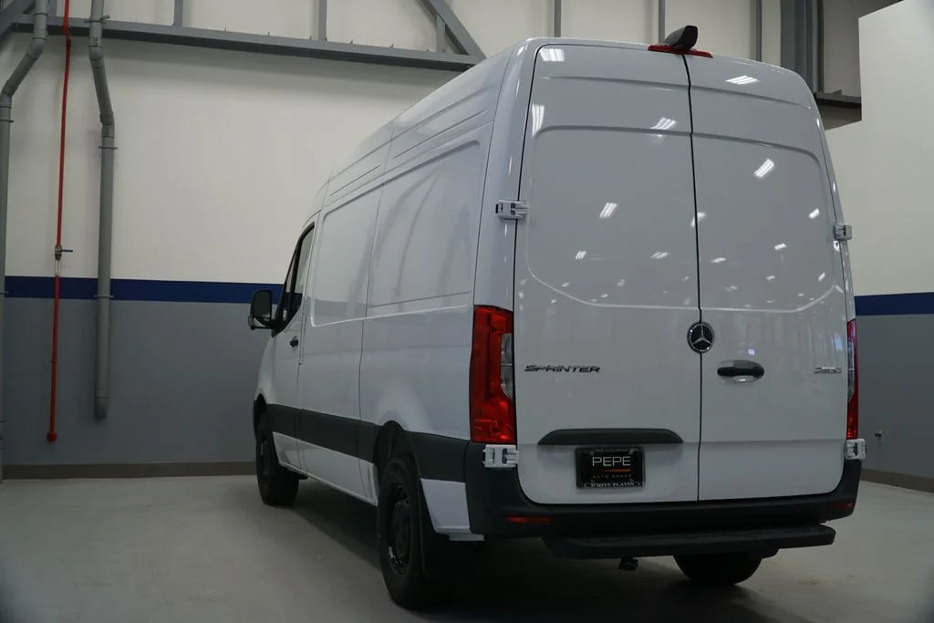New 2026  Mercedes-Benz Cargo 144 WB image 4