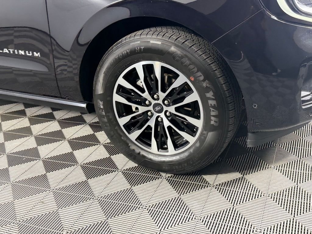 Used 2025 Black Metallic Ford Platinum image 11