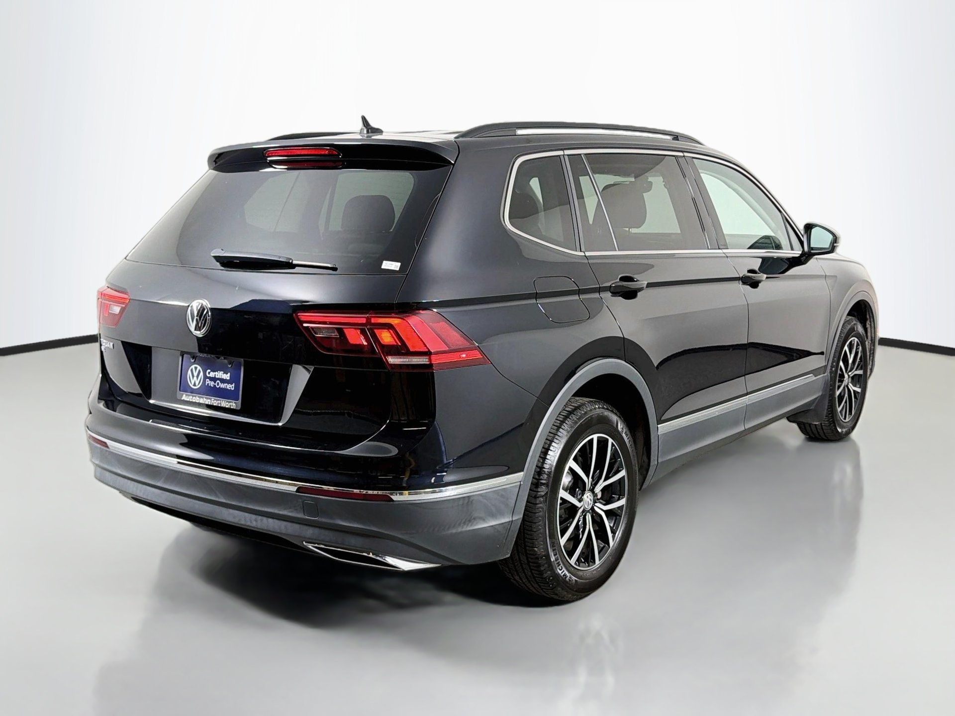 Certified Used 2021  Volkswagen 2.0T SE image 5