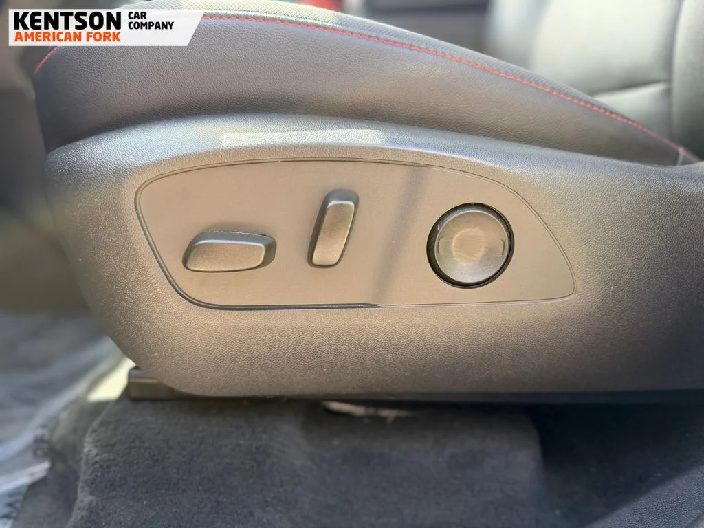 Used 2025 Red Chevrolet Z71 image 29
